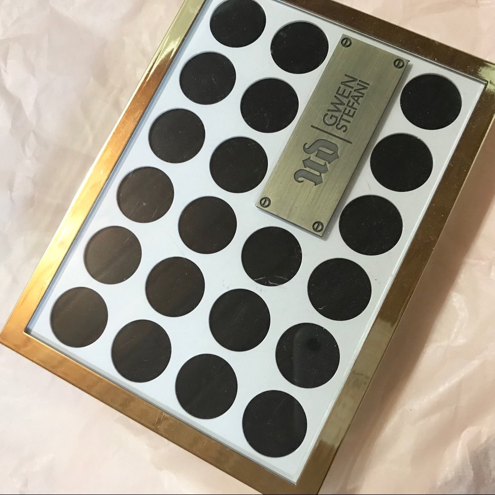 SOLD Ⓜ️Gwen stefani palette
